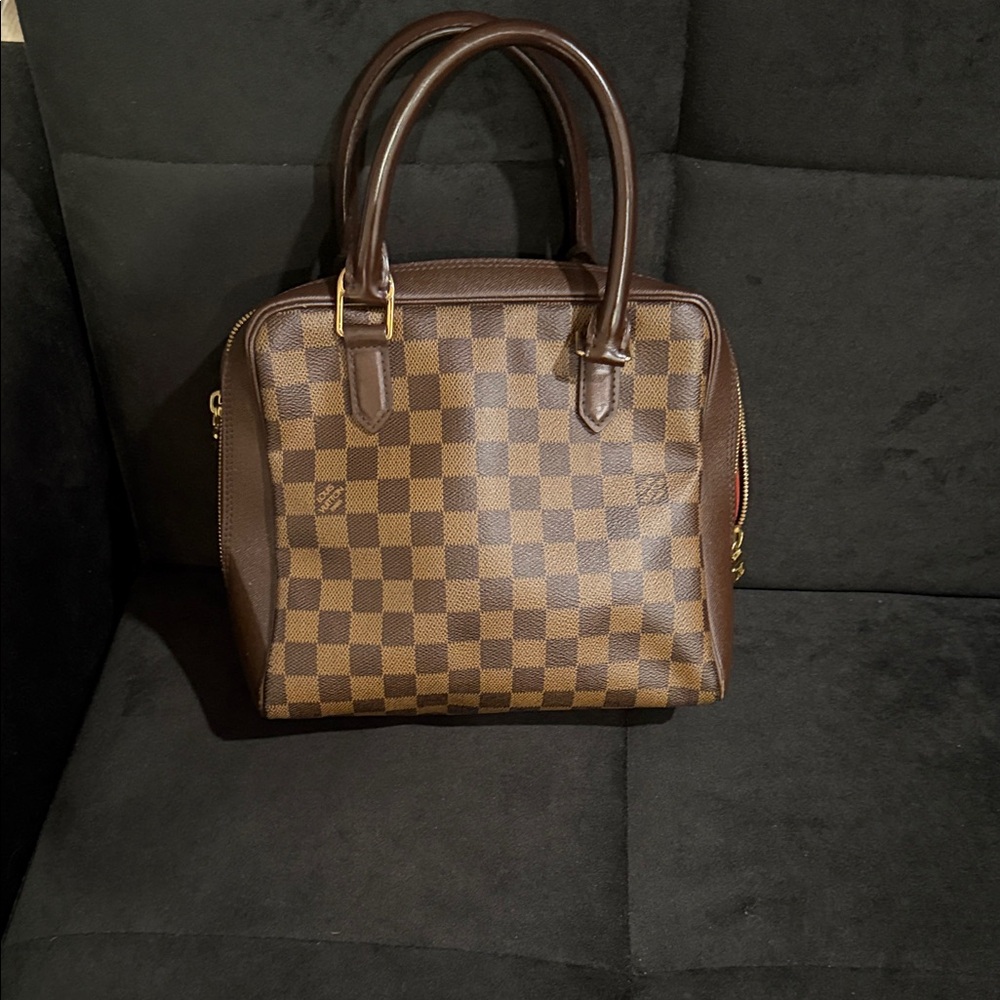 Lovis Vuitton View 3